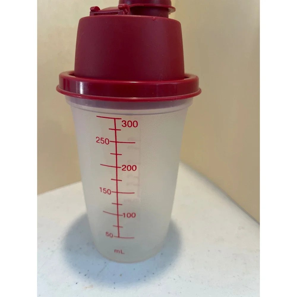 Tupperware Quick Shake Container 12oz Cranberry Red Gravy Salad Dressing Mixer